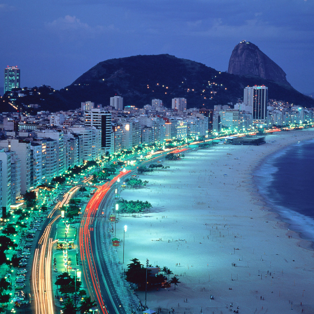 Ночной городской пляж в Бразилии