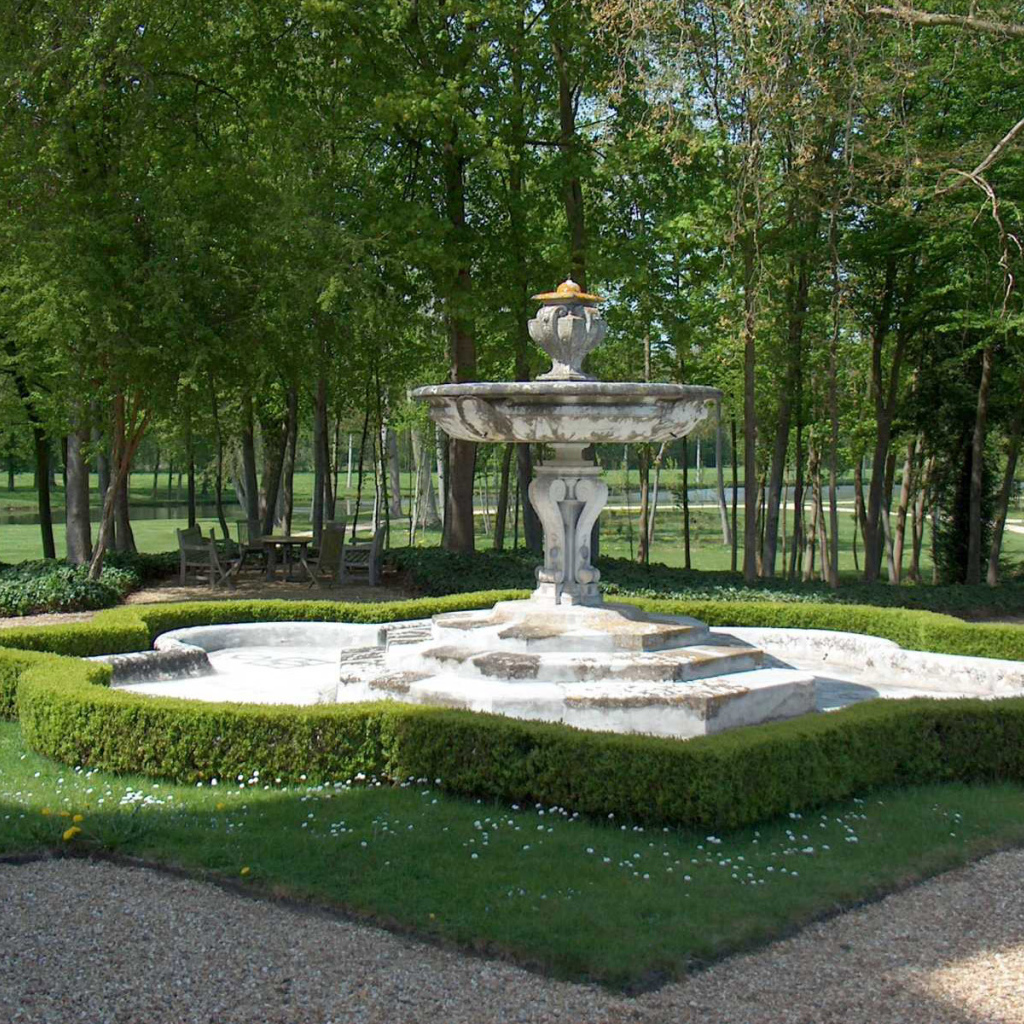 Фонтан в парке