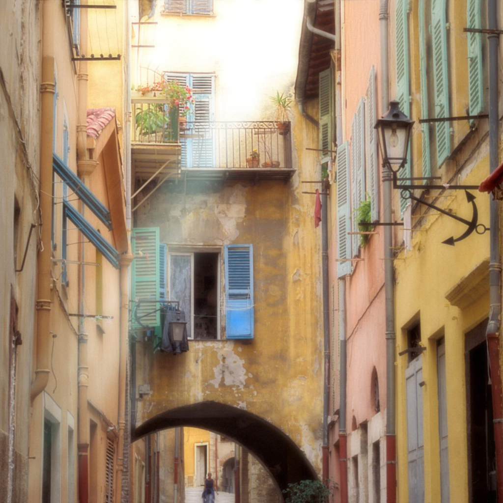 Узкая улица