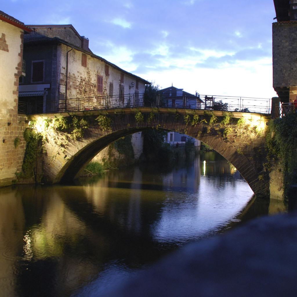 Мост через реку