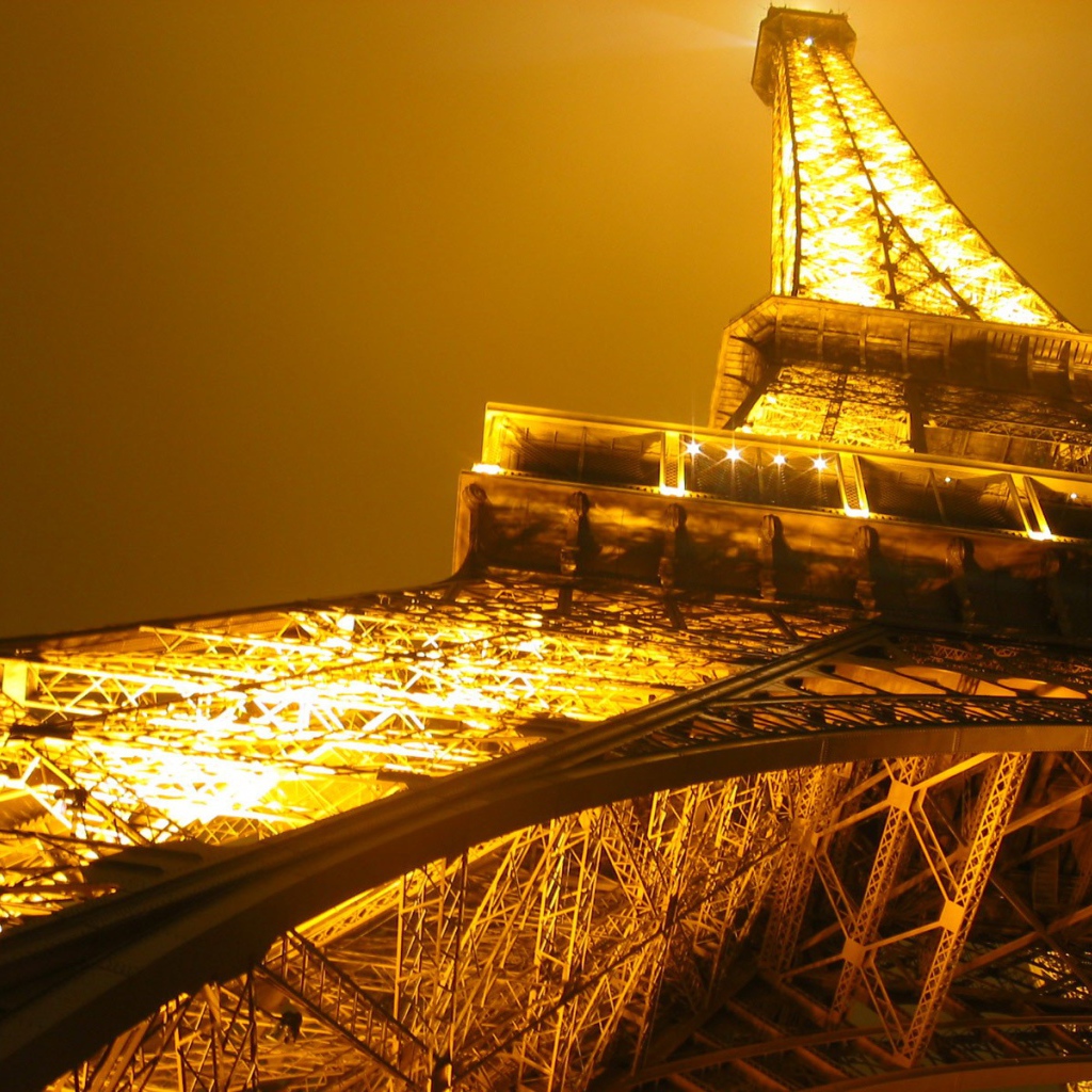 Освещение Эйфелевой башни