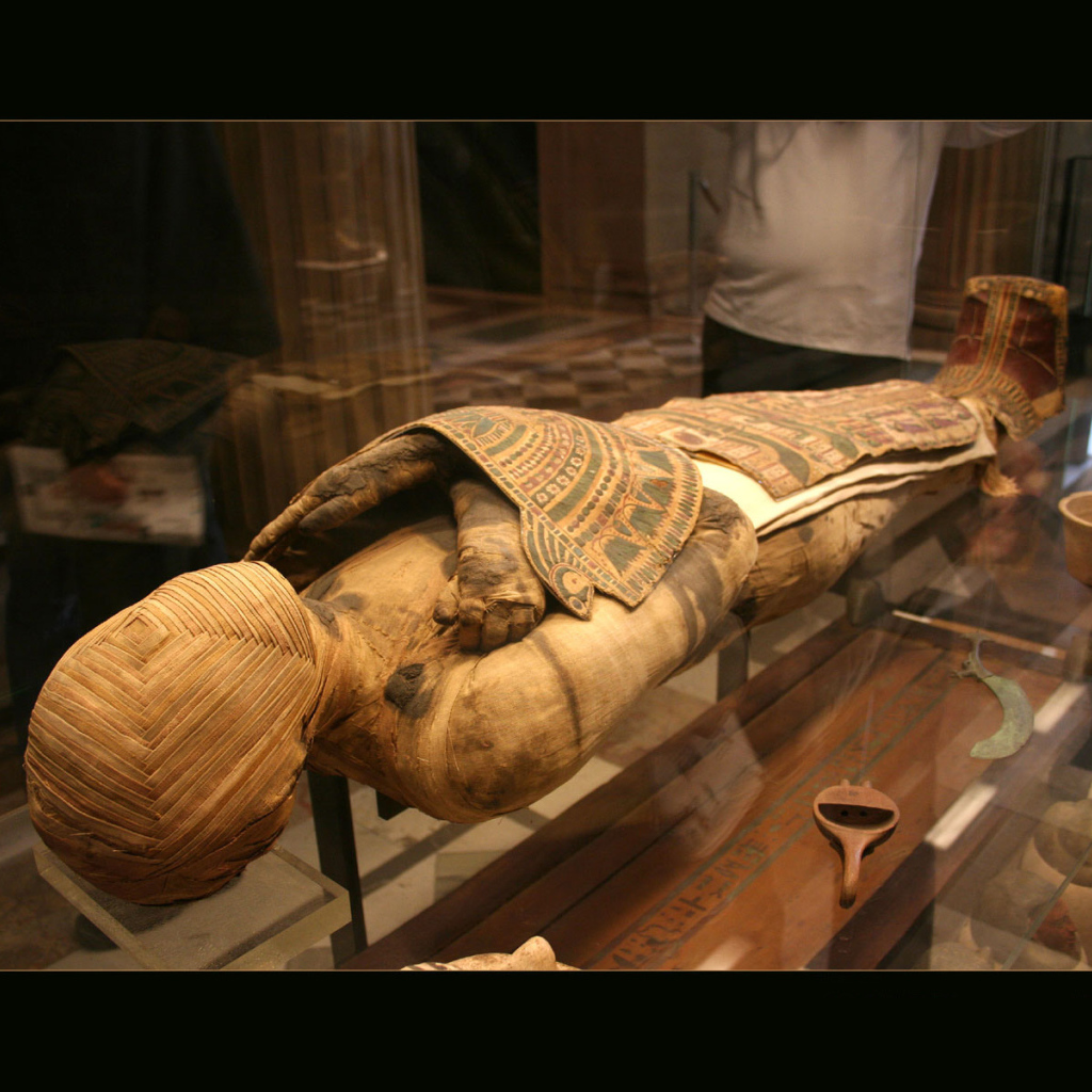 Мумия в Лувре