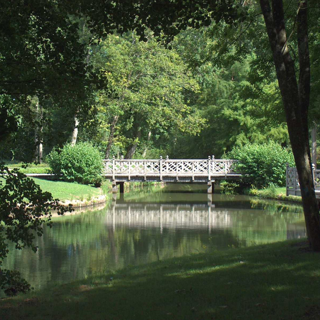 Мостик в парке