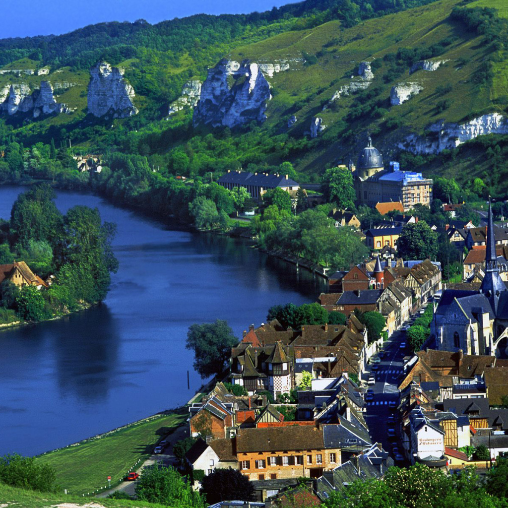 Деревня на берегу Сены