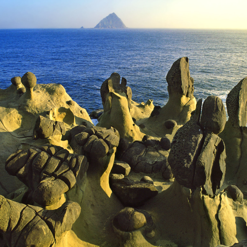 Остров в Филиппинском море