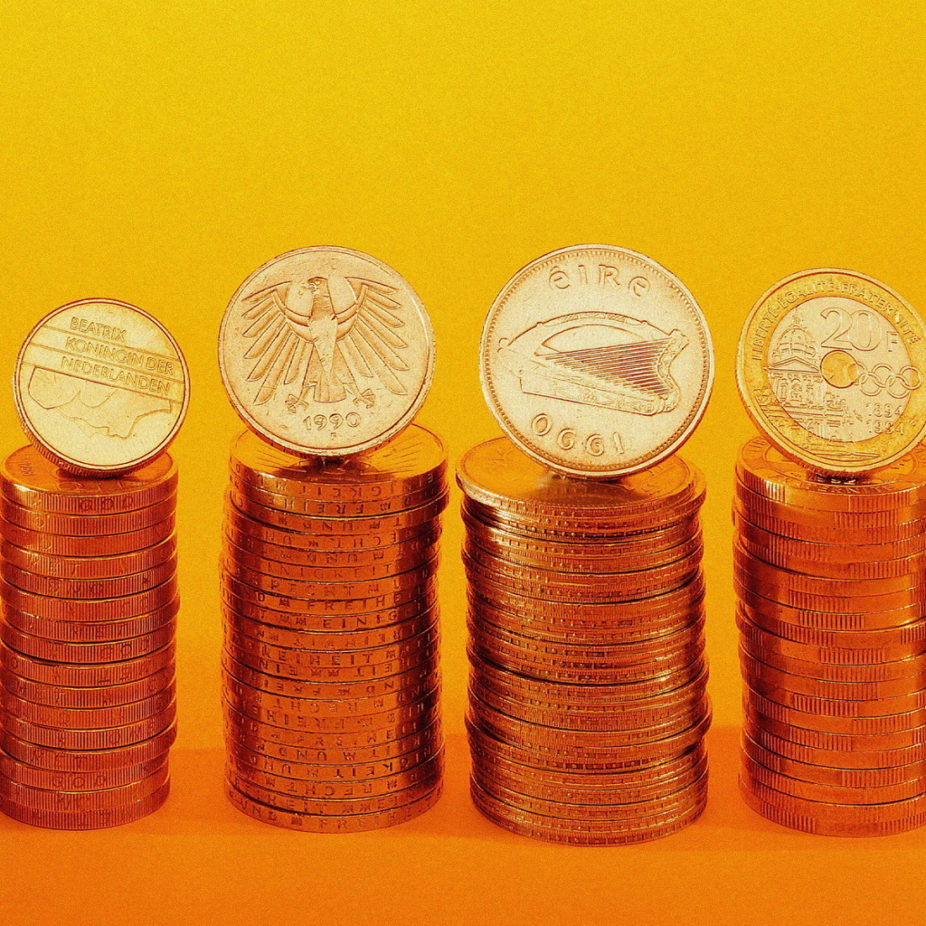 Стопки монет