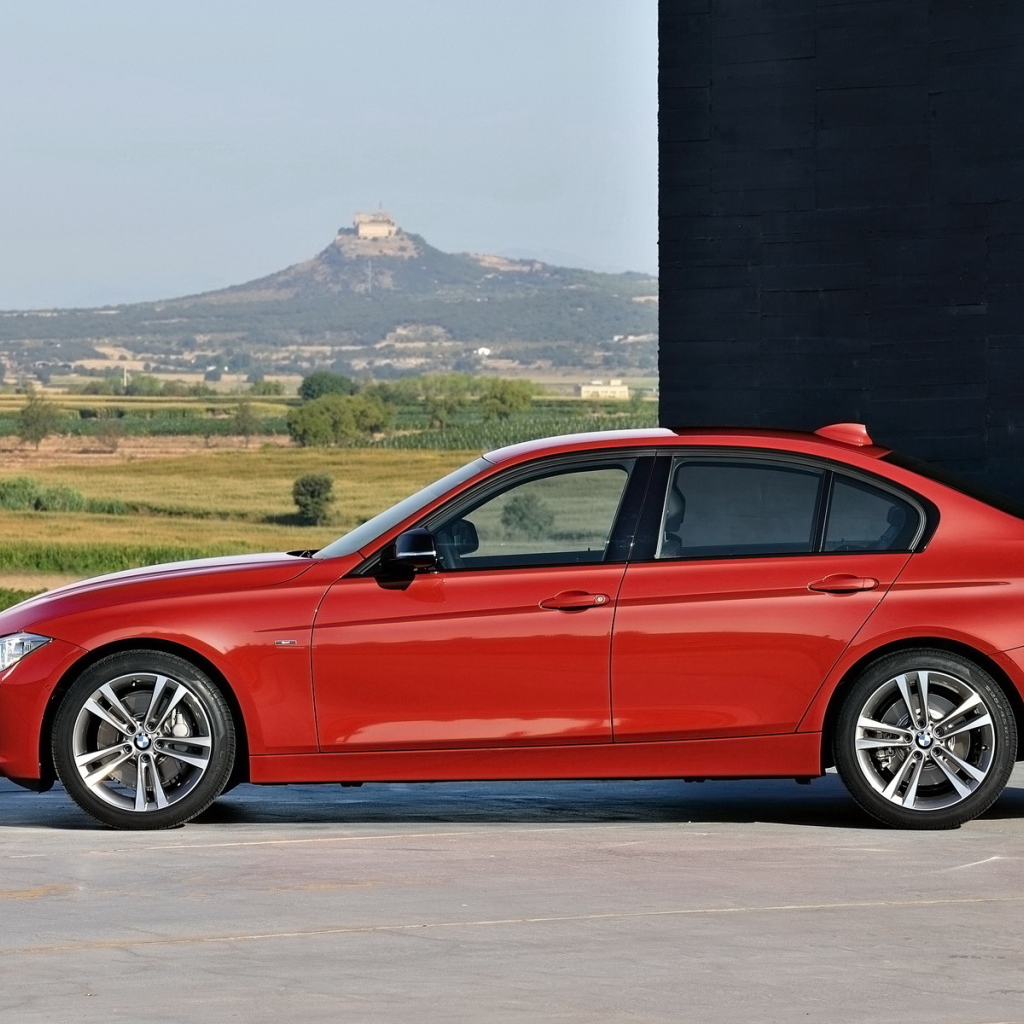 Красный BMW-3-Series-Sedan