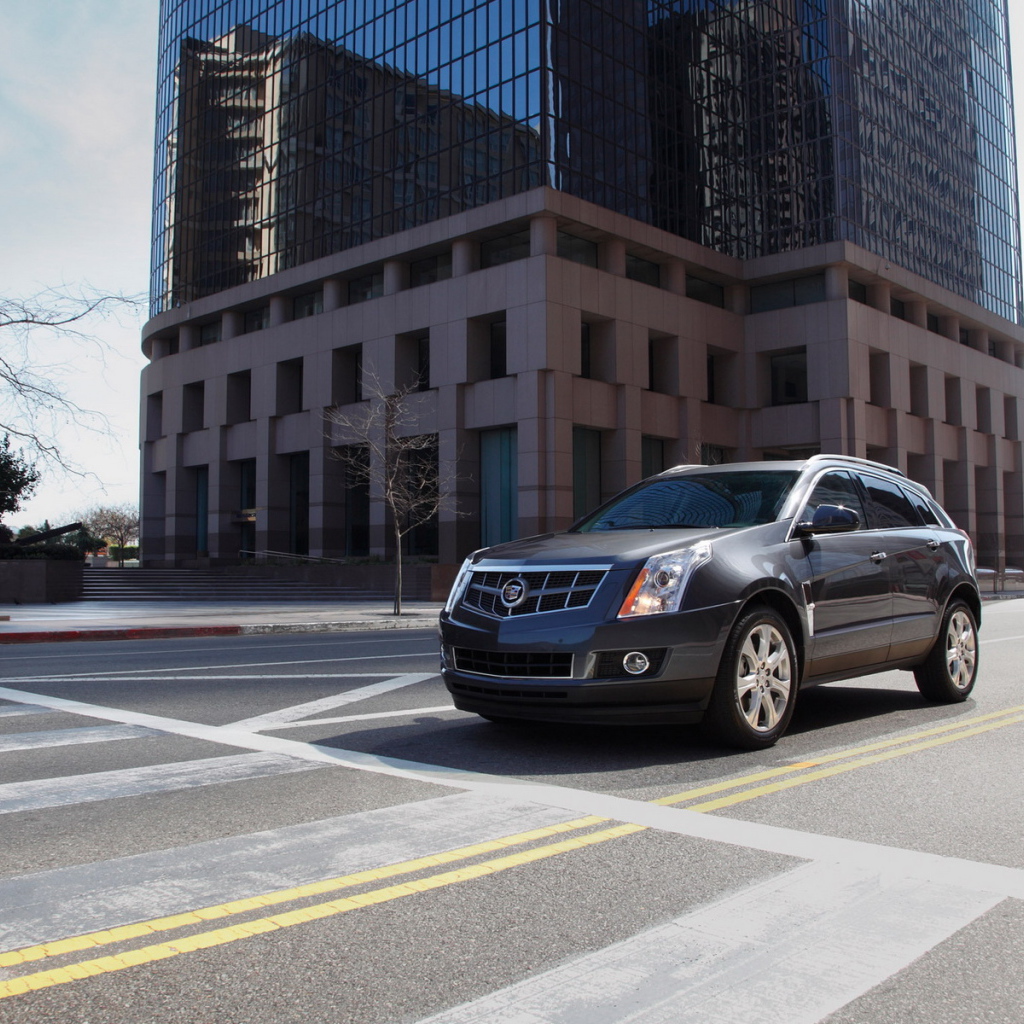 Cadillac SRX в городе