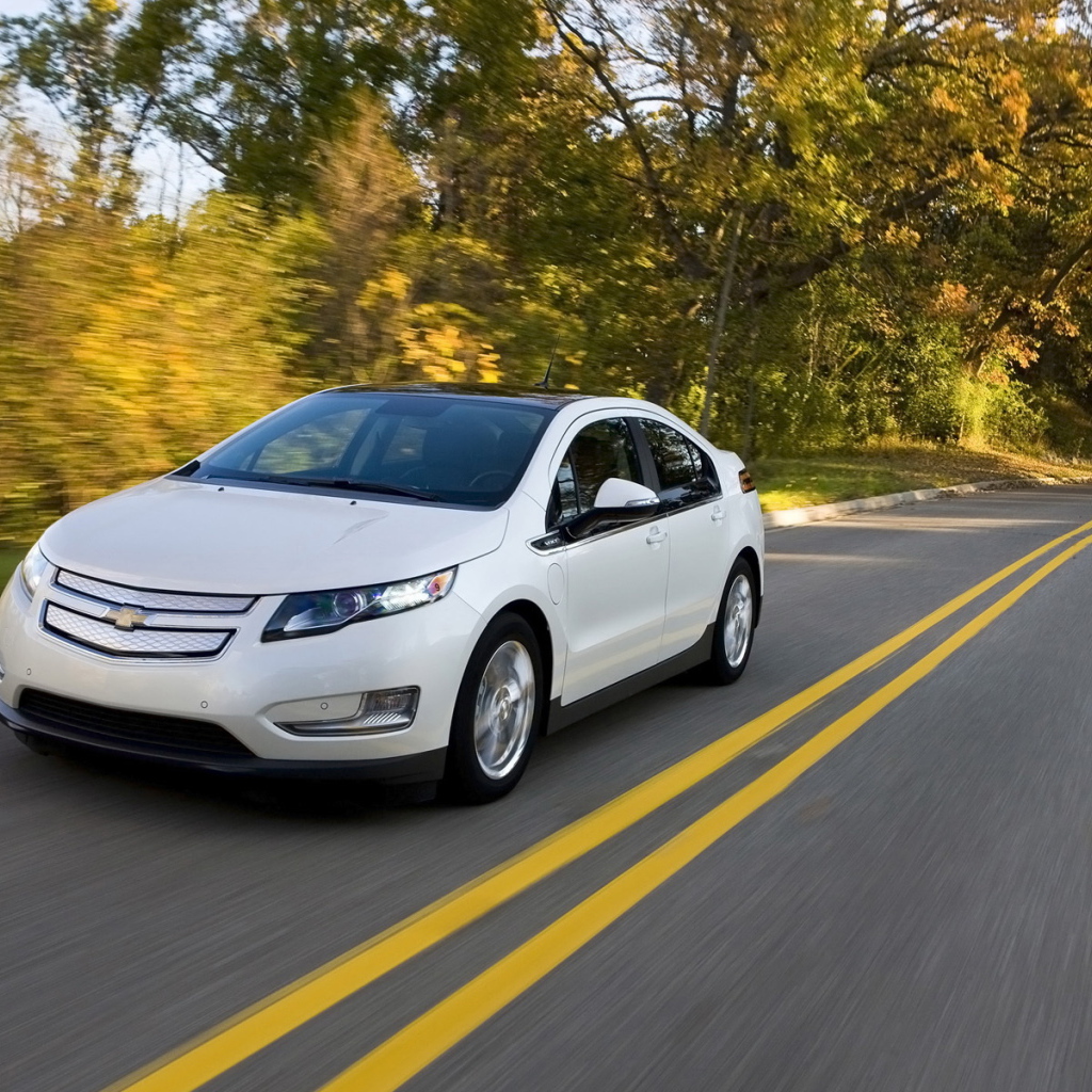 Chevrolet-Volt-White