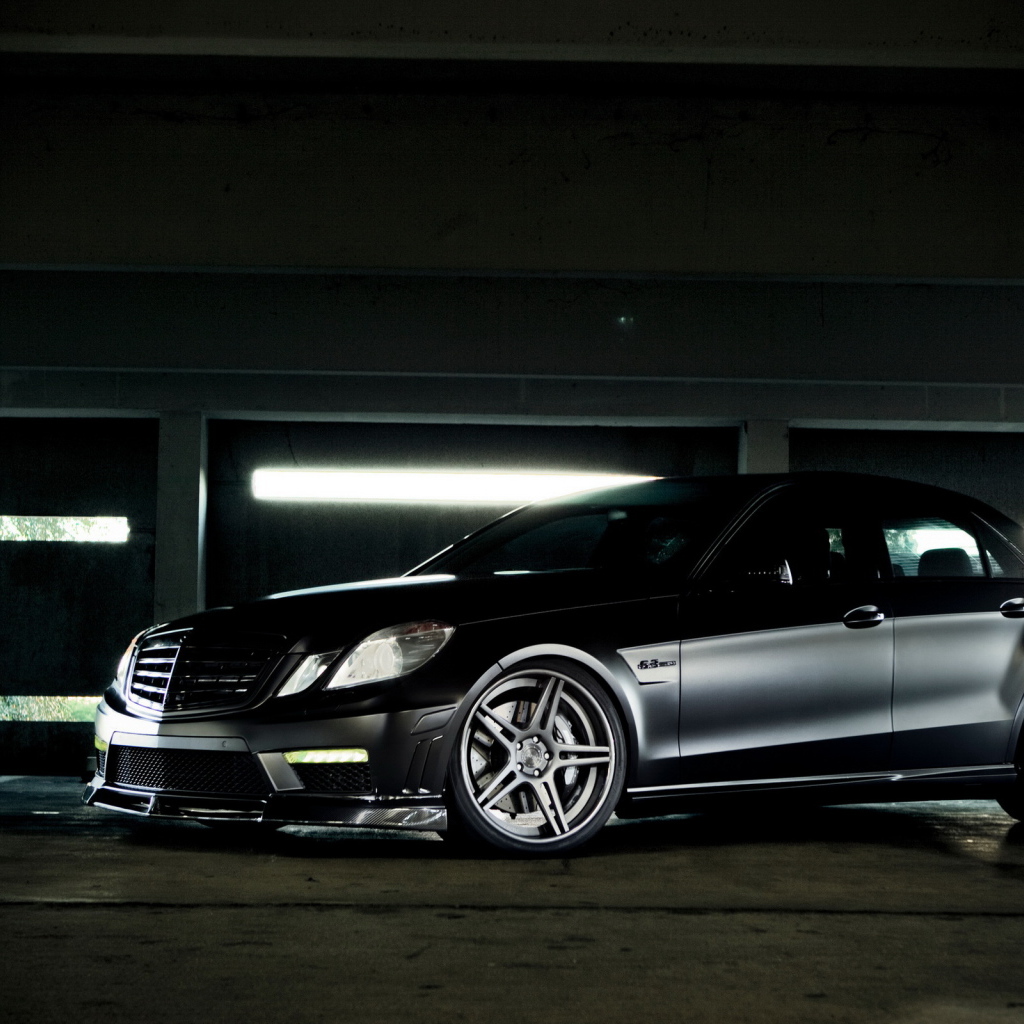 Mercedes-Benz-E63 AMG