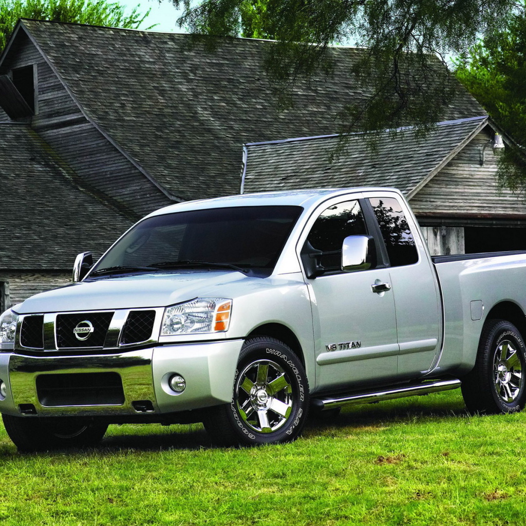 Nissan Titan V8