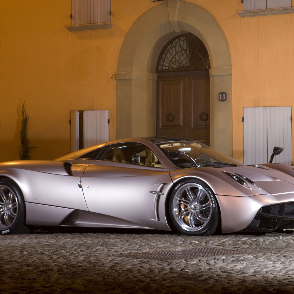 cуперкар Pagani Huayra