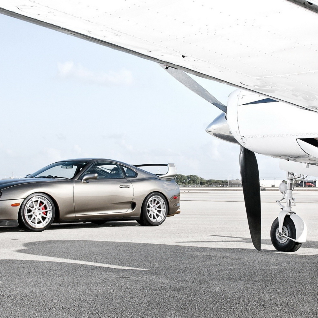 спортивная Toyota Supra