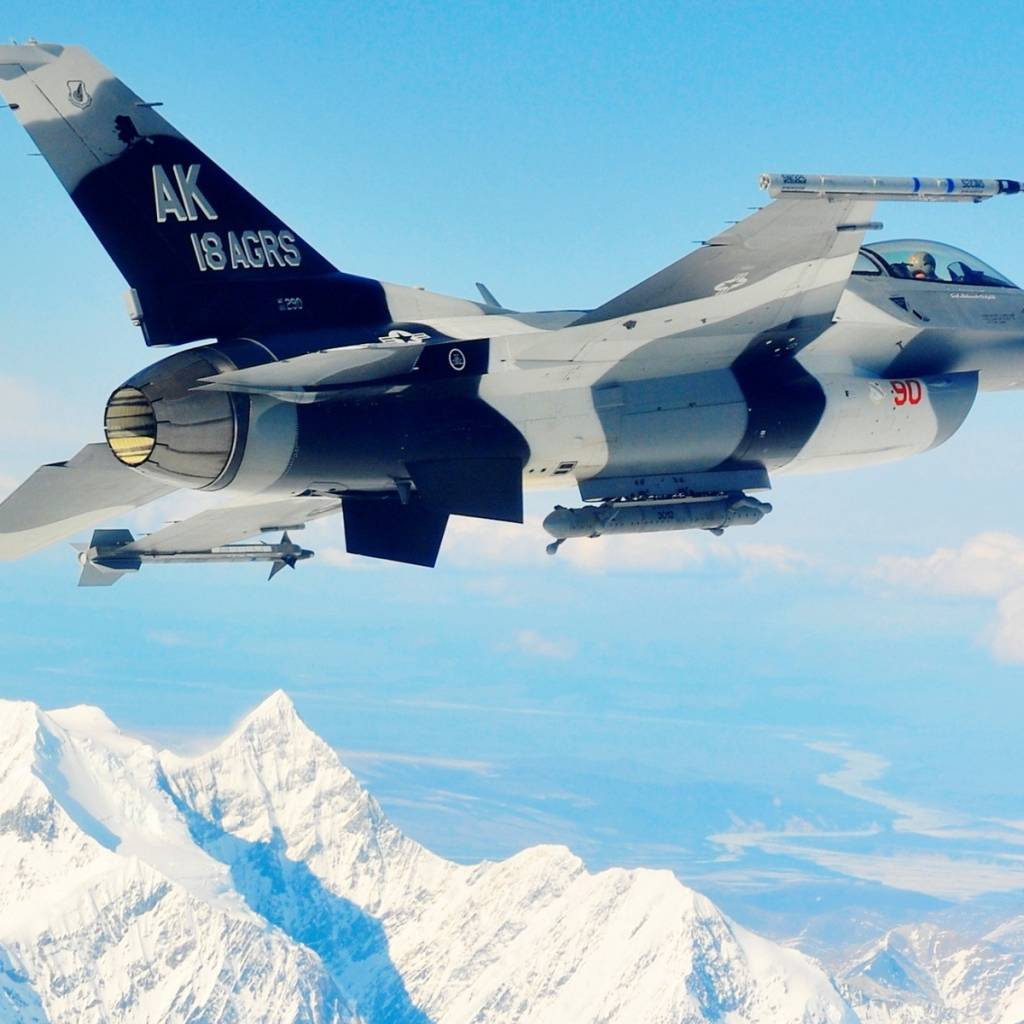 Истребитель над горами