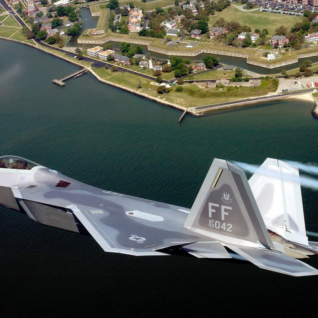 Истребитель в небе