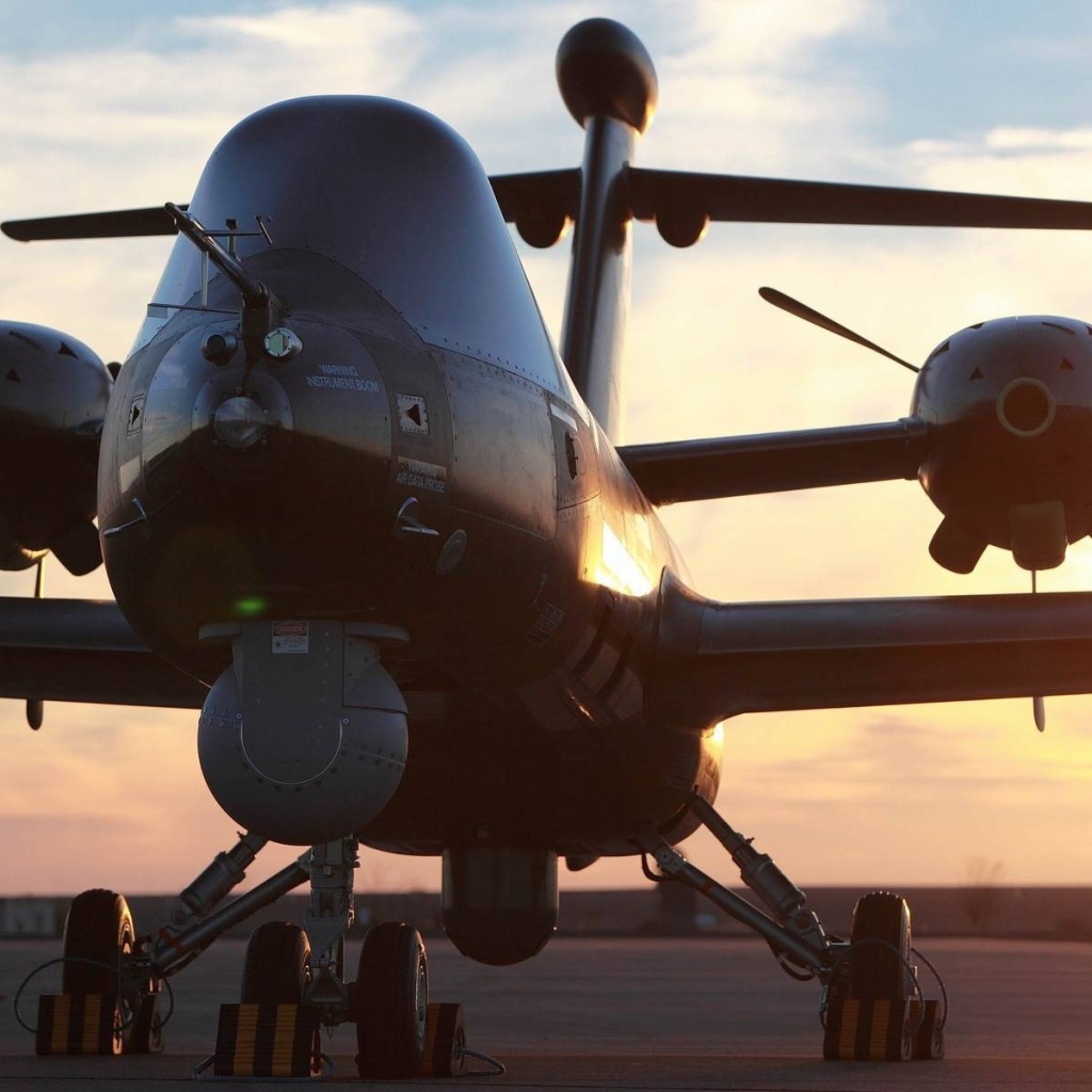 Самолет на взлетной полосе