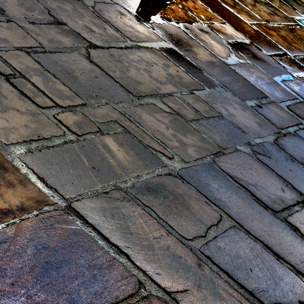 Мостовая после дождя