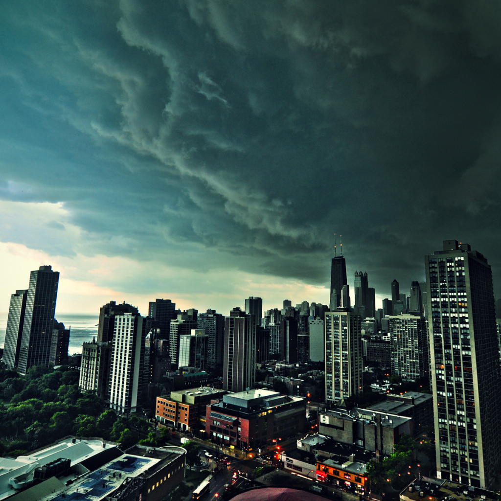 Страшные тучи над городом