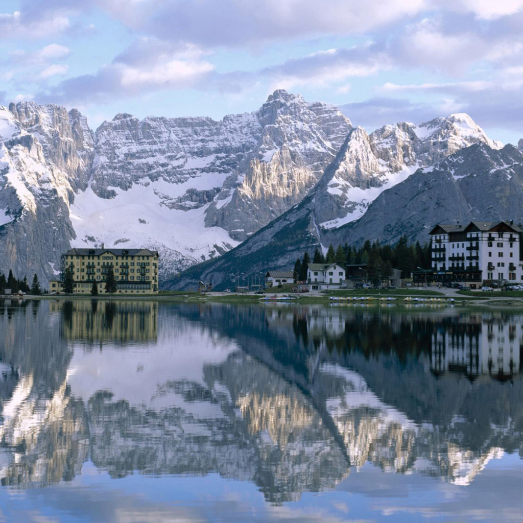 Город около гор