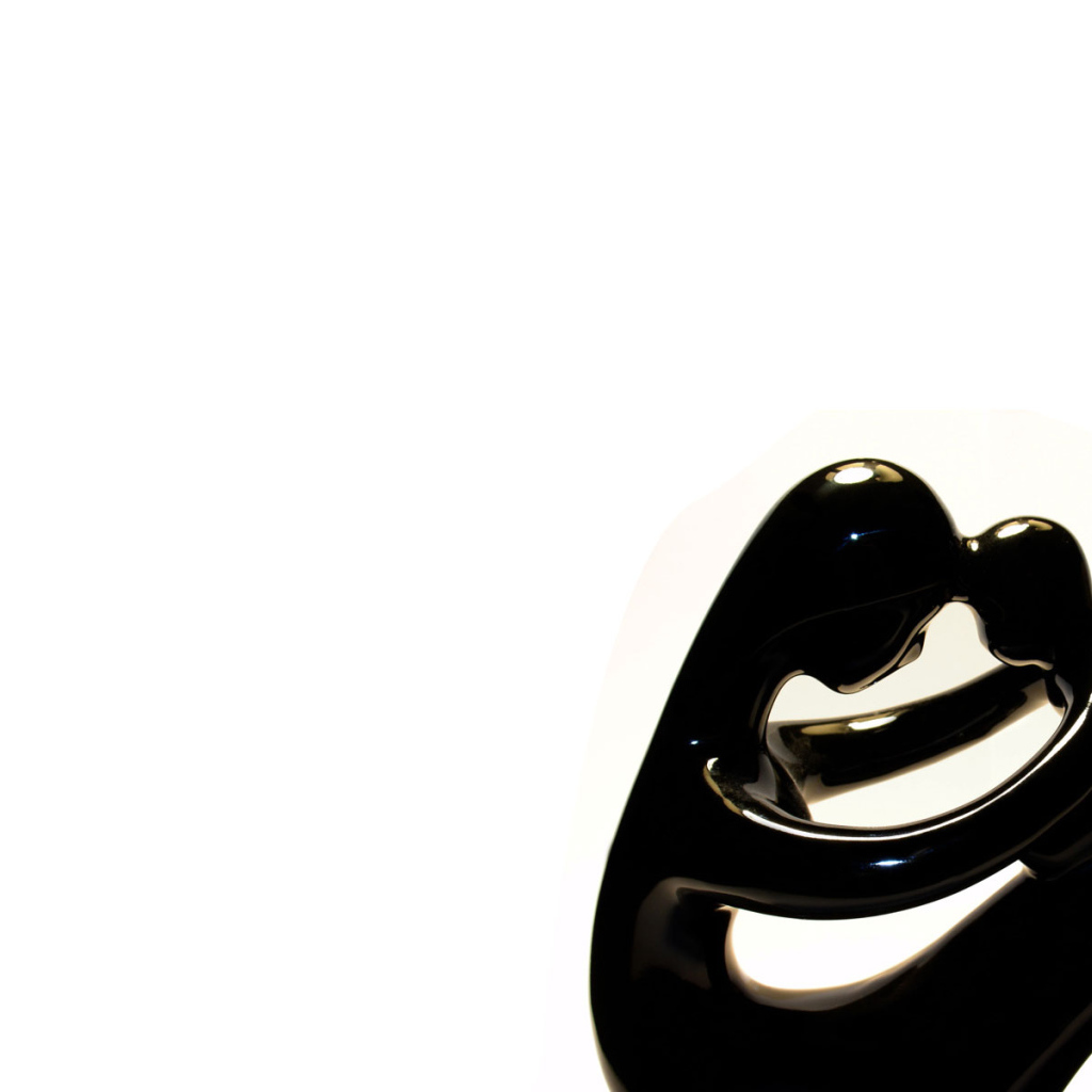 Статуя матери и ребенка