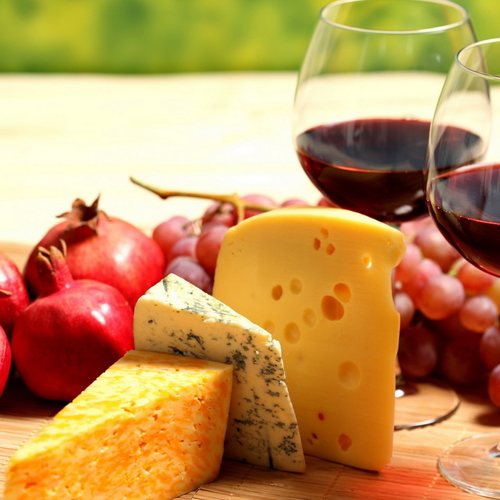 Ягоды, сыр, вино