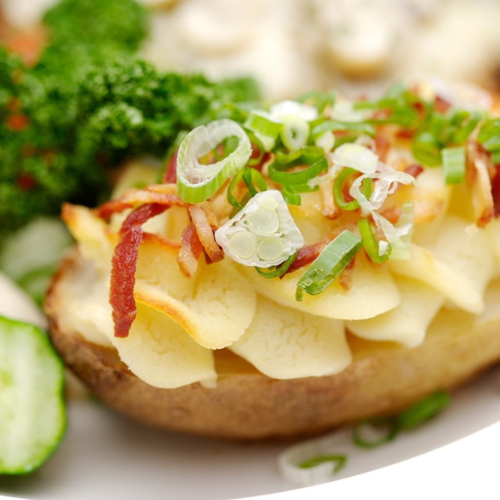 Чипсы с луком и беконом