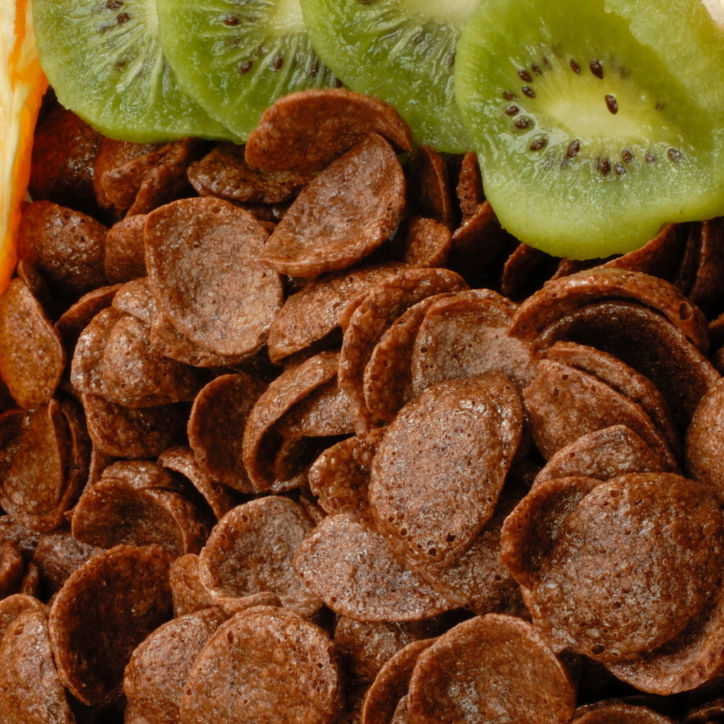 Шоколадные хлопья и фрукты