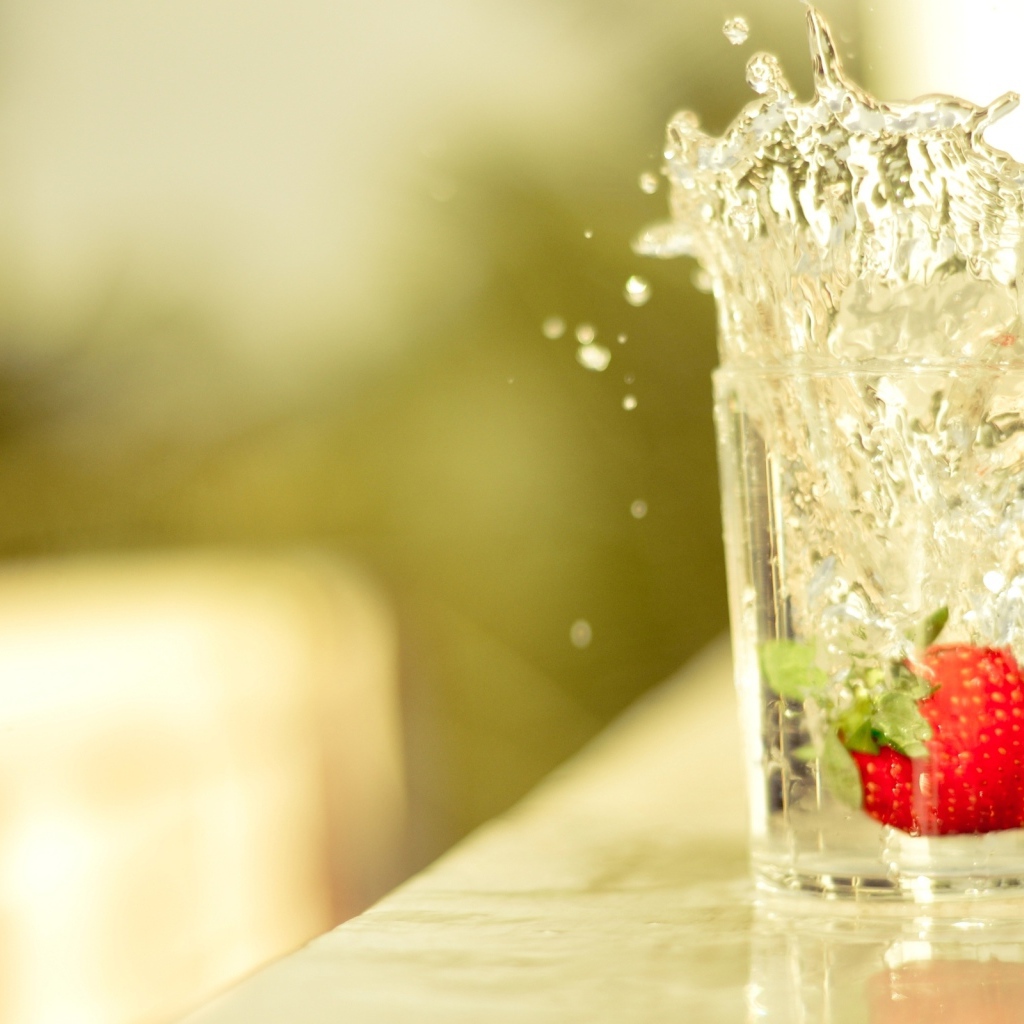 Клубника в стакане