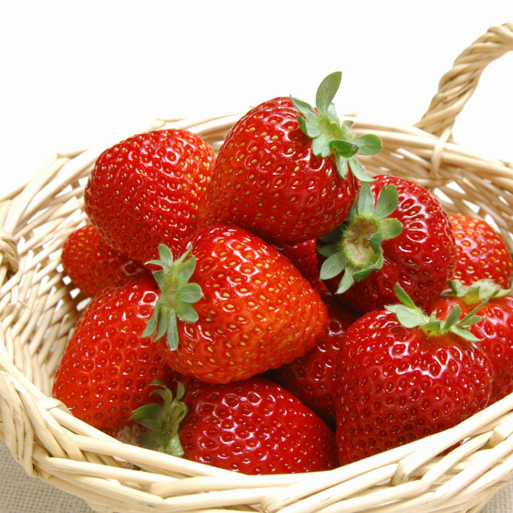 Корзиночка с клубникой