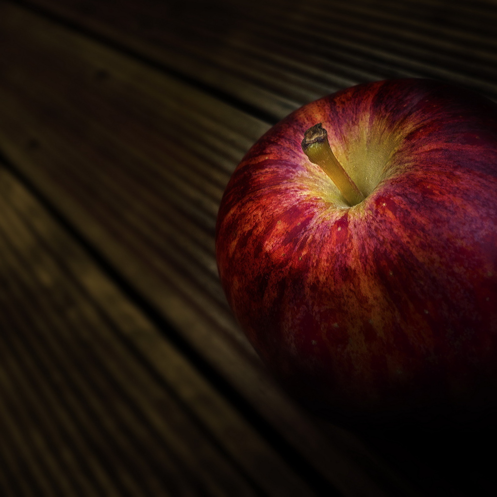 Спелое яблоко