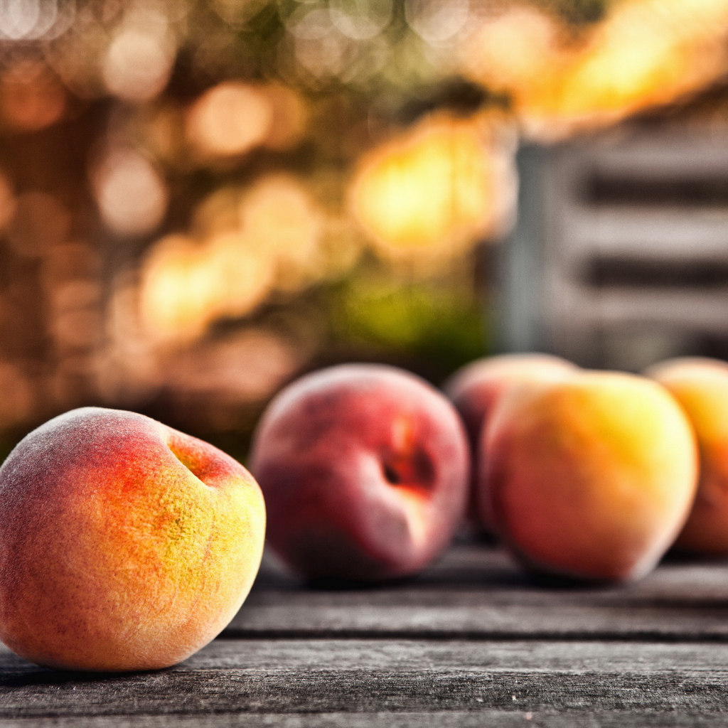 Разбросанные персики