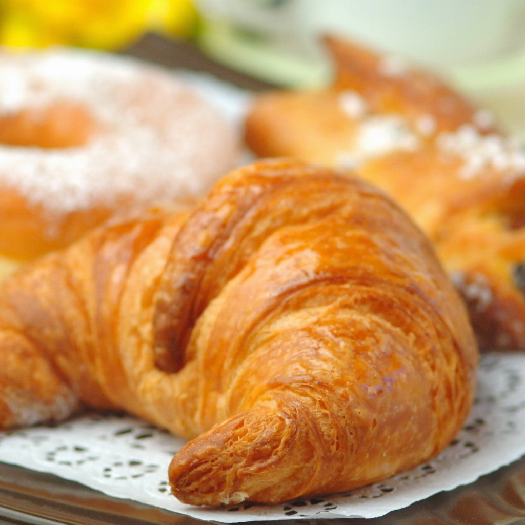 Круассан и пончик