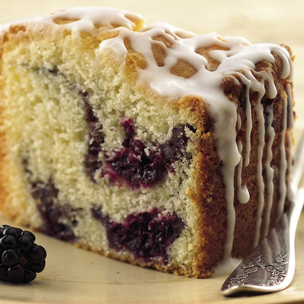 Кекс с ежевикой