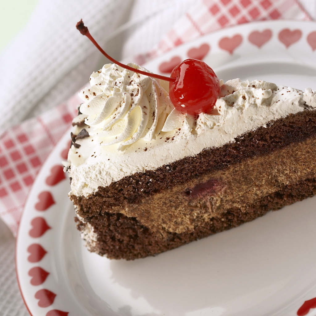 Тортик с вишенкой