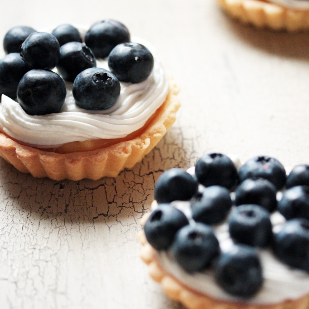 Пирожные с черникой