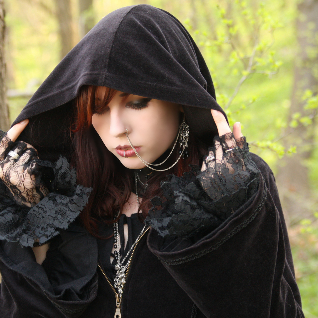 Девушка с пирсингом