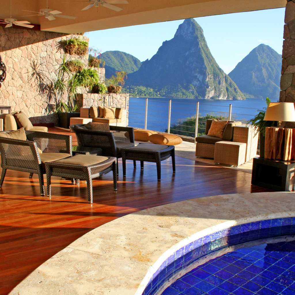 Терраса возле бассейна