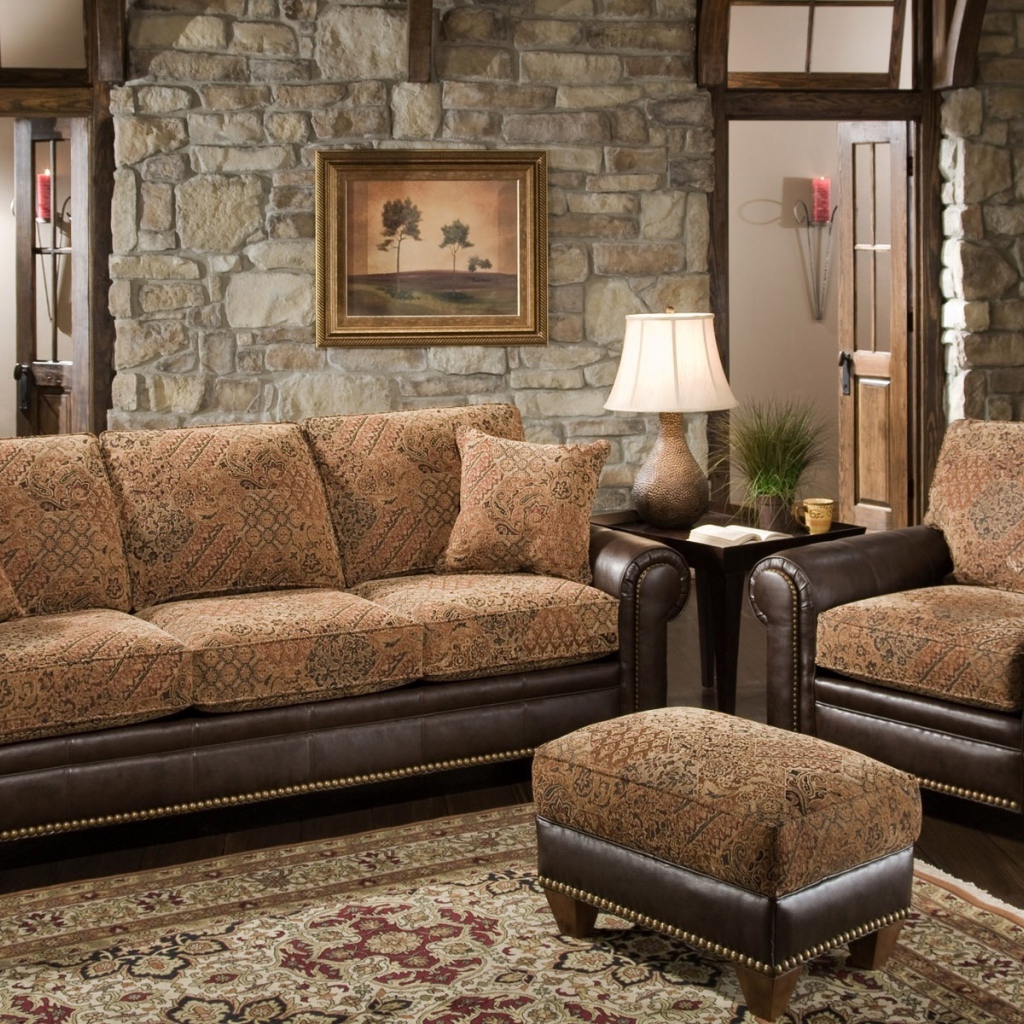 Мягкая мебель в комнате