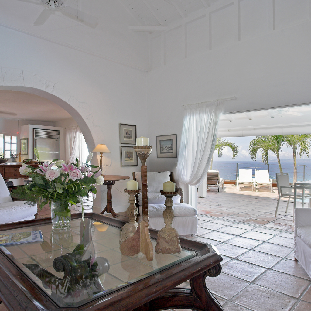 Вилла на берегу