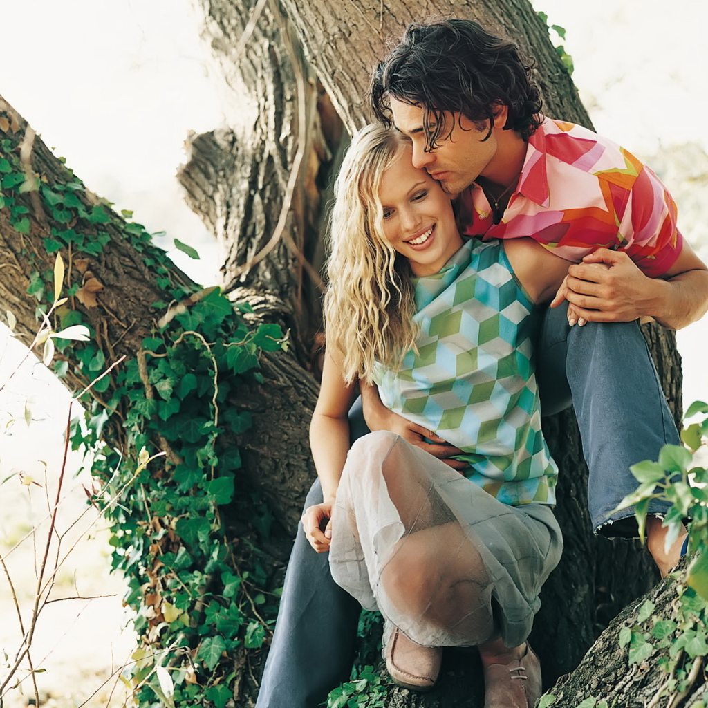 Пара на дереве