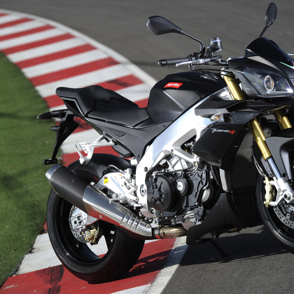 Aprilia Tuono V4 R Black
