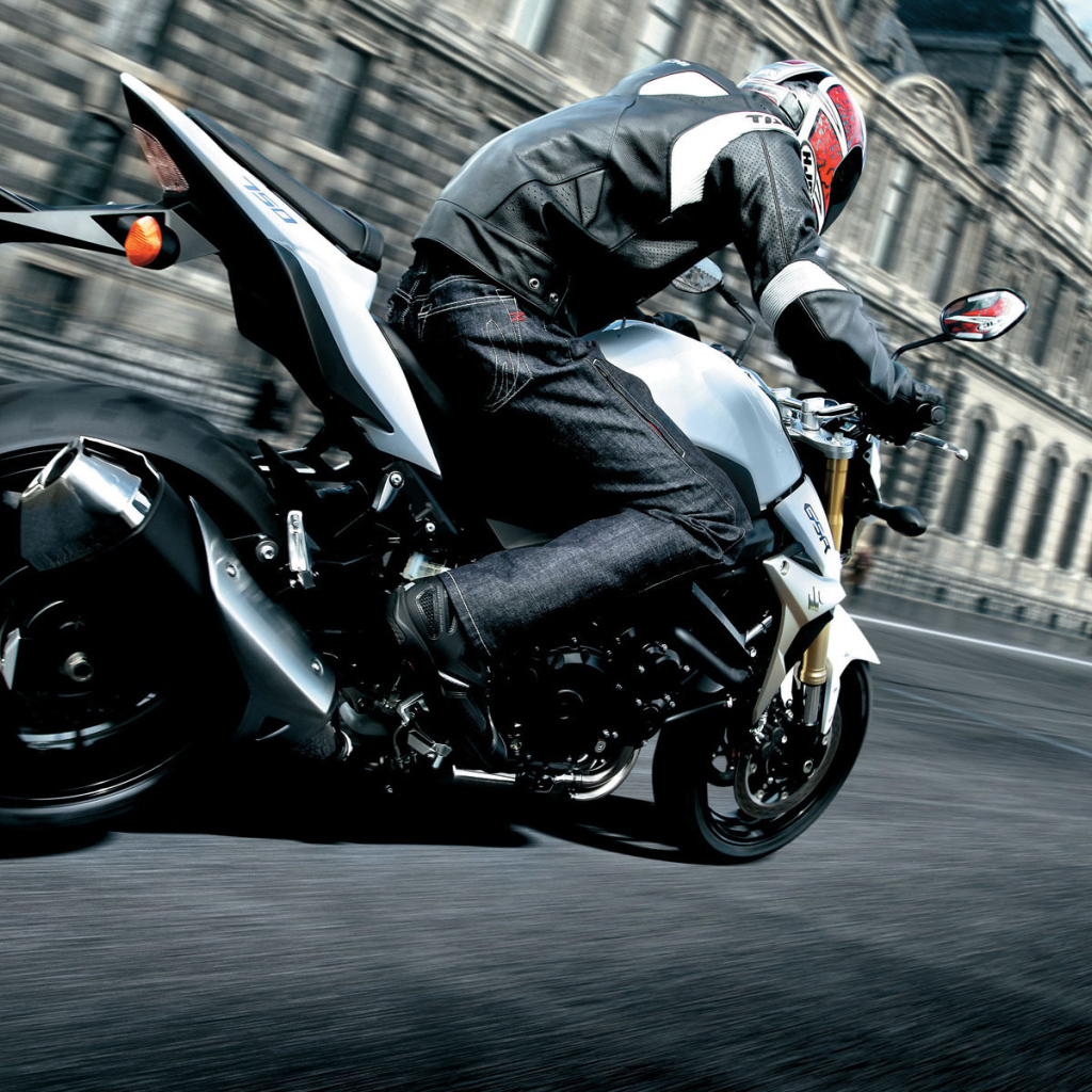 мотоцикл Suzuki GSR 750