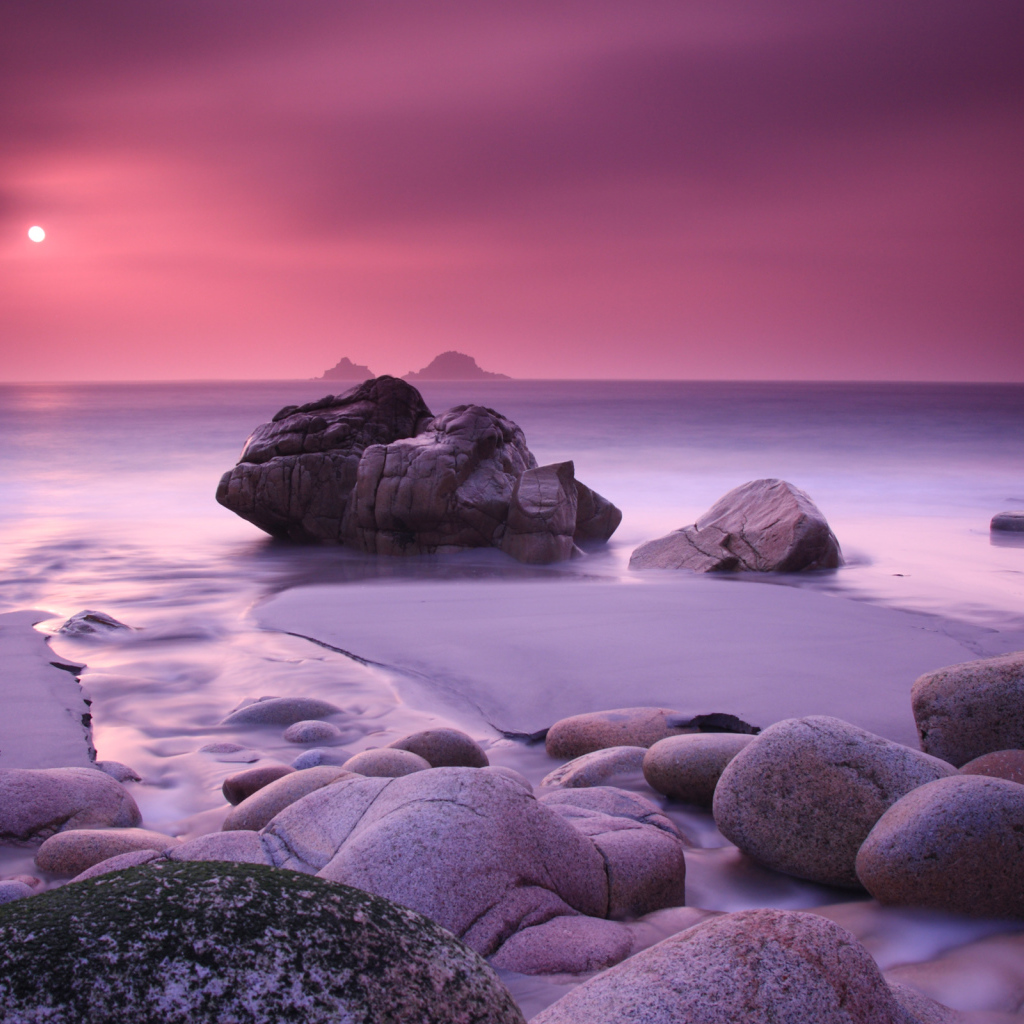 Камни на берегу