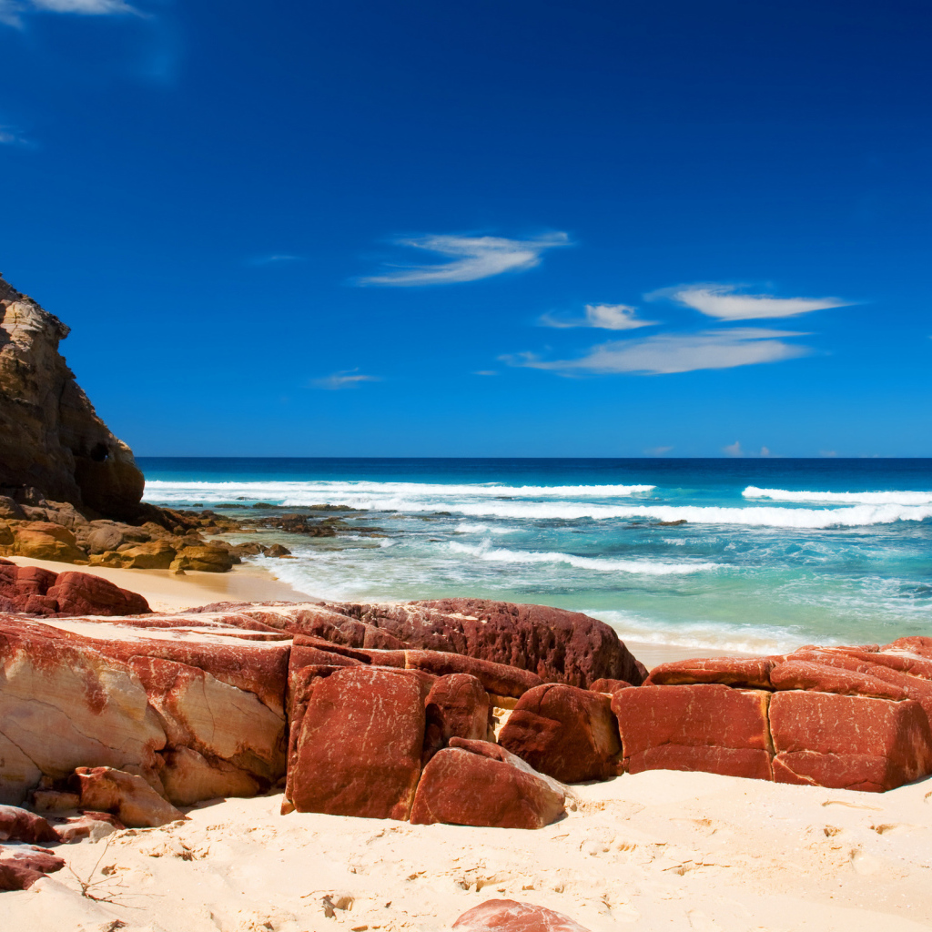 Камни на пляже