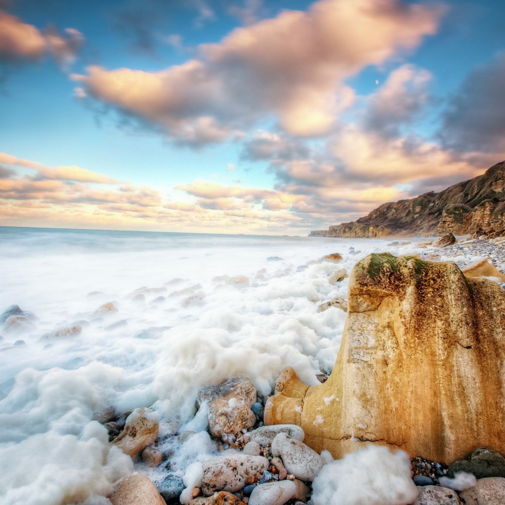 Камни на пляже