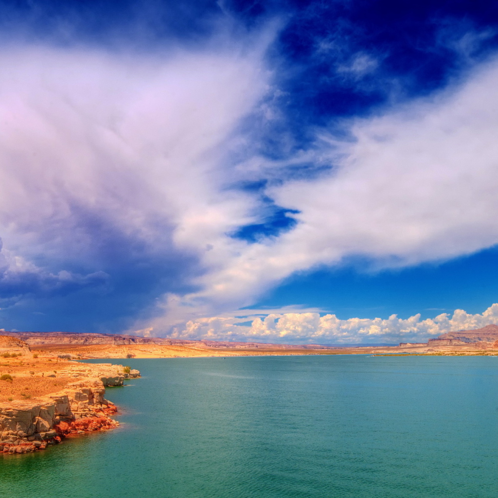 Озеро в пустыне