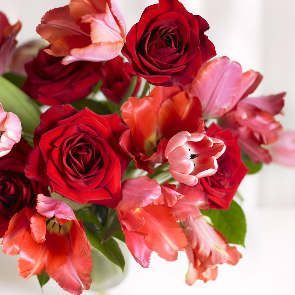 Букет тюльпанов и роз