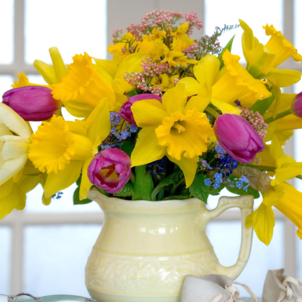 Кувшин с цветами