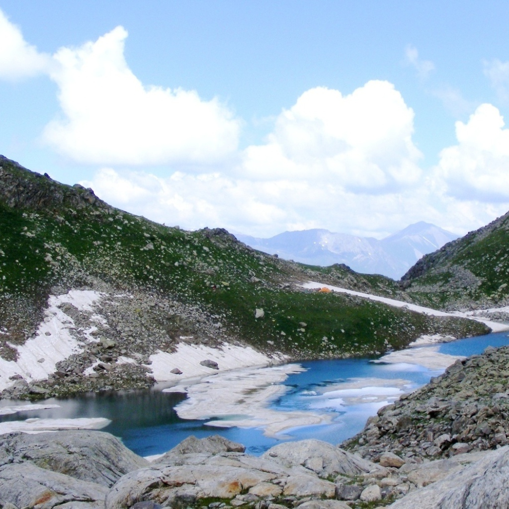 Озеро среди вершин