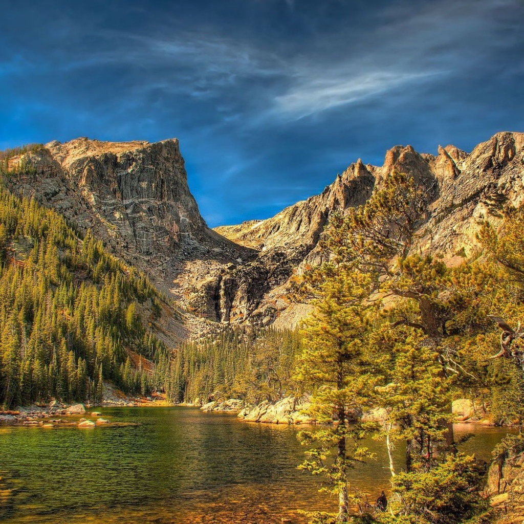 Озеро и горы